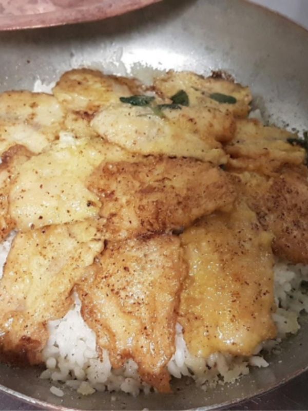 padella con riso e pesce persico
