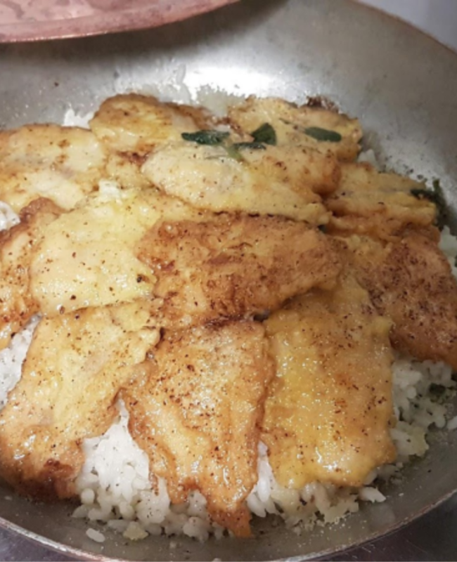 padella con riso e pesce persico