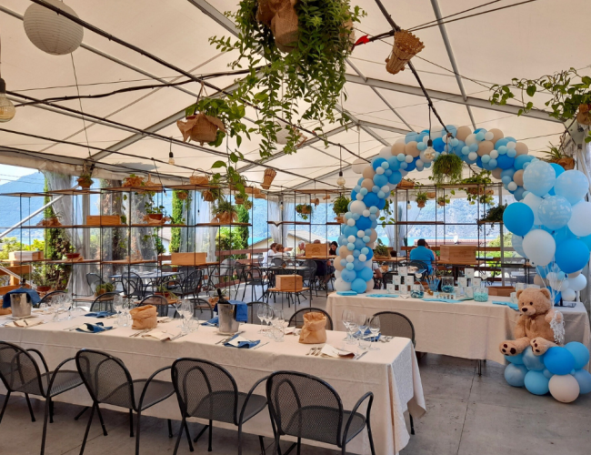 gazebo con decorazioni per battesimo